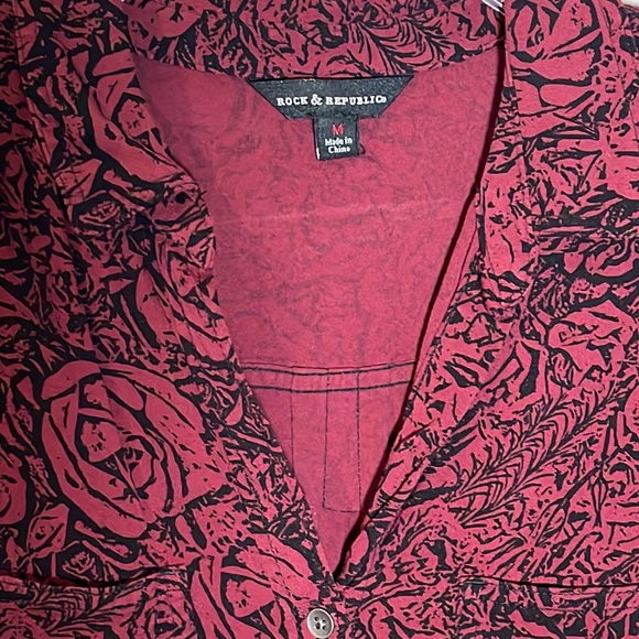 ROCK & REPUBLIC Rose Print Button Front Blouse Womens Medium - Picture 2 of 8